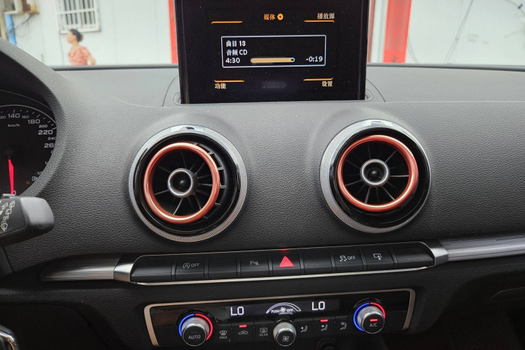 奥迪A3 2016款 Sportback 35 TFSI 风尚型中控内饰7008