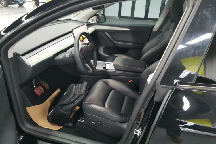 特斯拉 Model Y 2023款 后轮驱动版中控内饰19