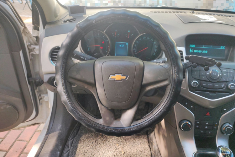 雪佛兰 科鲁兹 2015款 1.5L 经典 SL MT中控内饰13