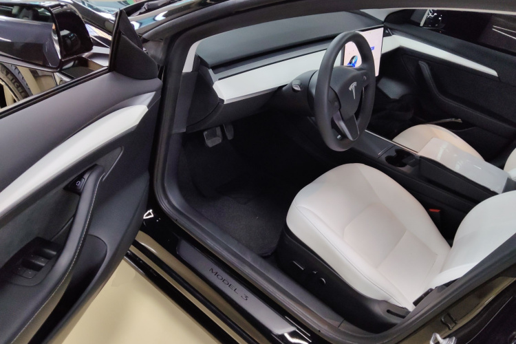 特斯拉 Model 3 2022款 后轮驱动版中控内饰20