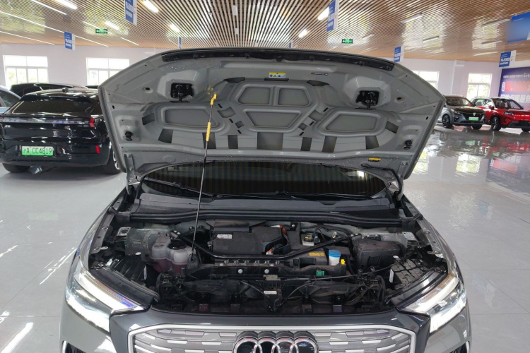 奥迪Q4 e-tron 2023款 40 e-tron 创境版机舱底盘24