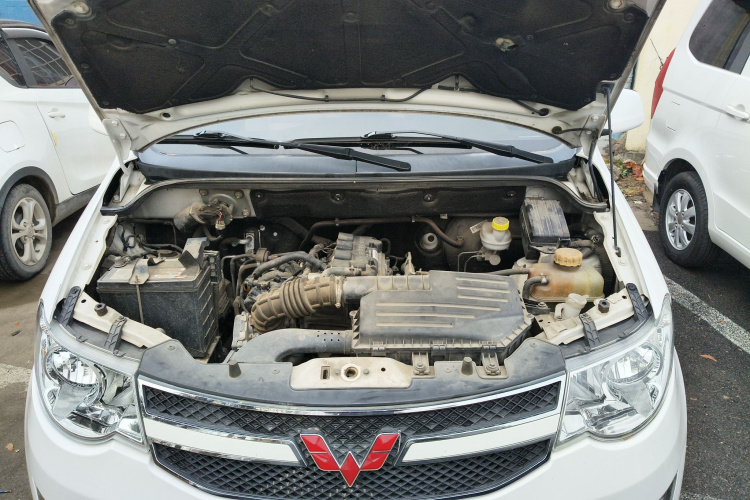 五菱汽车 五菱宏光 2014款 1.5L S标准型机舱底盘24