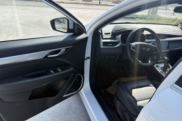 吉利汽车 帝豪 2020款 1.5L CVT向上版中控内饰7008