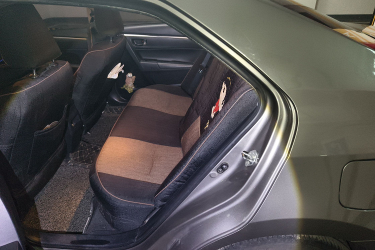 丰田 卡罗拉 2016款 双擎 1.8L E-CVT精英版中控内饰21