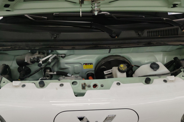 五菱汽车 宏光MINIEV 2024款 第三代 215km 进阶版机舱底盘24