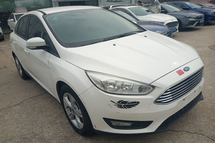 福特 福克斯 2015款 三厢 1.6L 自动舒适型车身外观3