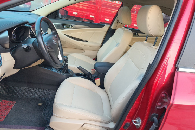 长安 逸动 2016款 1.6L 手动风尚型中控内饰19