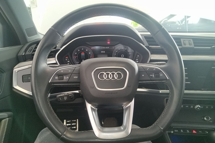 奥迪Q3 2024款 40 TFSI 时尚动感型中控内饰13