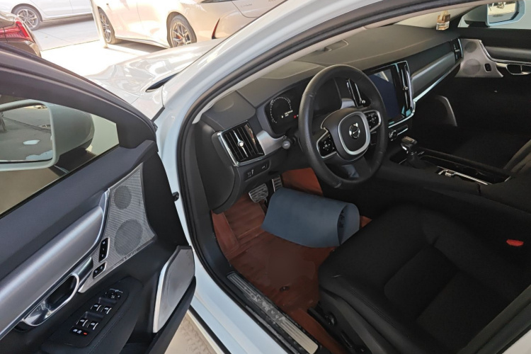 沃尔沃S90 2019款 T4 智逸版中控内饰20