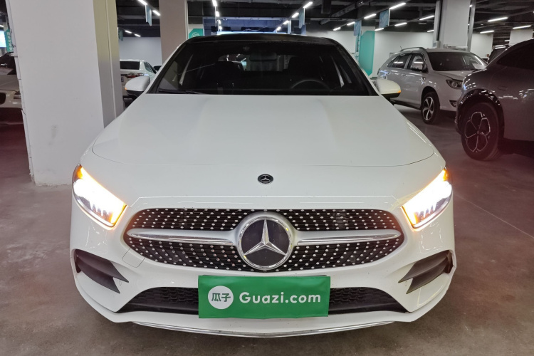 奔驰A级 2021款 A 200 L 运动轿车时尚型车身外观2