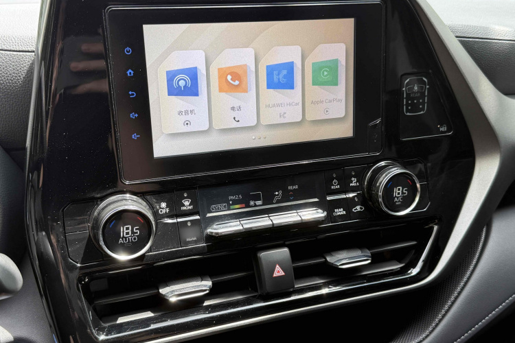 丰田 汉兰达 2022款 双擎 2.5L 四驱精英版 7座中控内饰7003