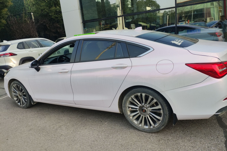 红旗H5 2020款 1.5T DCT旗韵版车身外观4