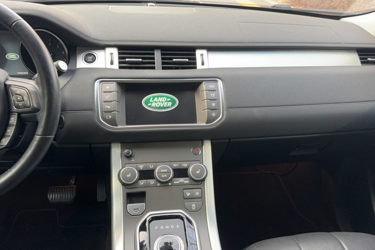 路虎 揽胜极光 2017款 2.0T SE 智耀版中控内饰7004