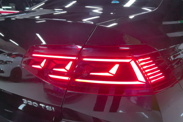 大众 迈腾 2023款 200万辆纪念版 330TSI DSG领先型车身外观6006