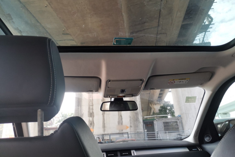 路虎 揽胜极光(进口) 2014款 2.0T 5门耀动版中控内饰22