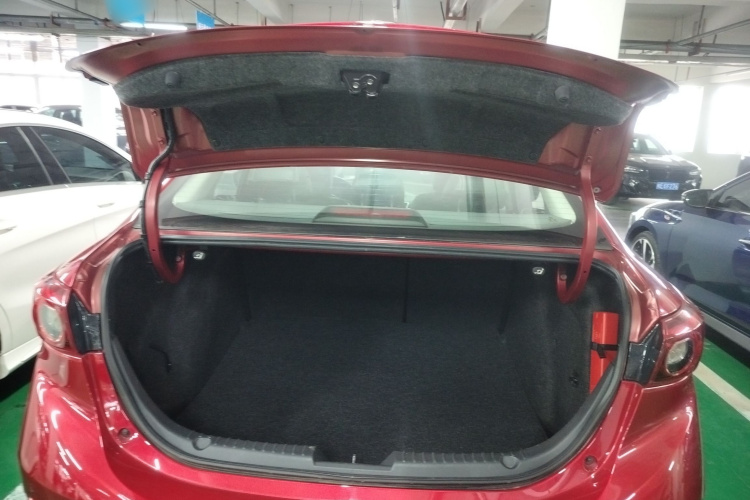 马自达3 昂克赛拉 2019款 云控版 三厢 1.5L 自动豪华型 国VI机舱底盘23