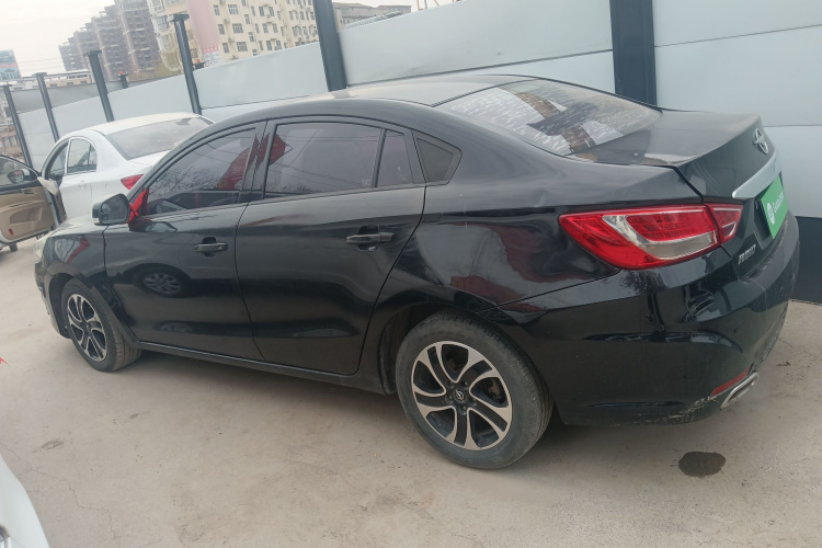 海马 福美来 2015款 1.6L 手动品尚型车身外观4