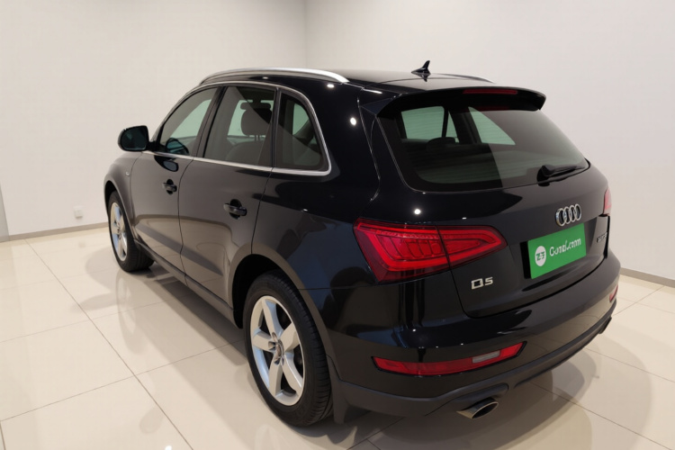 奥迪Q5 2013款 40 TFSI 舒适型车身外观5