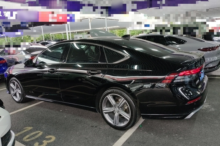 本田 雅阁 2023款 260TURBO 卓越版车身外观4