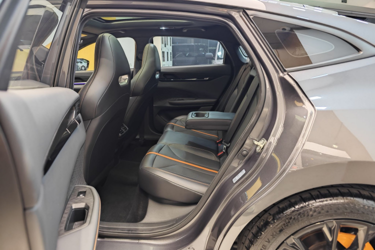 长安UNI-V 2024款 1.5T 尊贵型车身外观6008