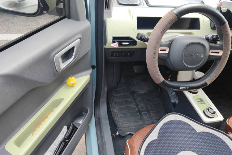 吉利银河 2023款 熊猫mini 200km 耐力熊中控内饰20