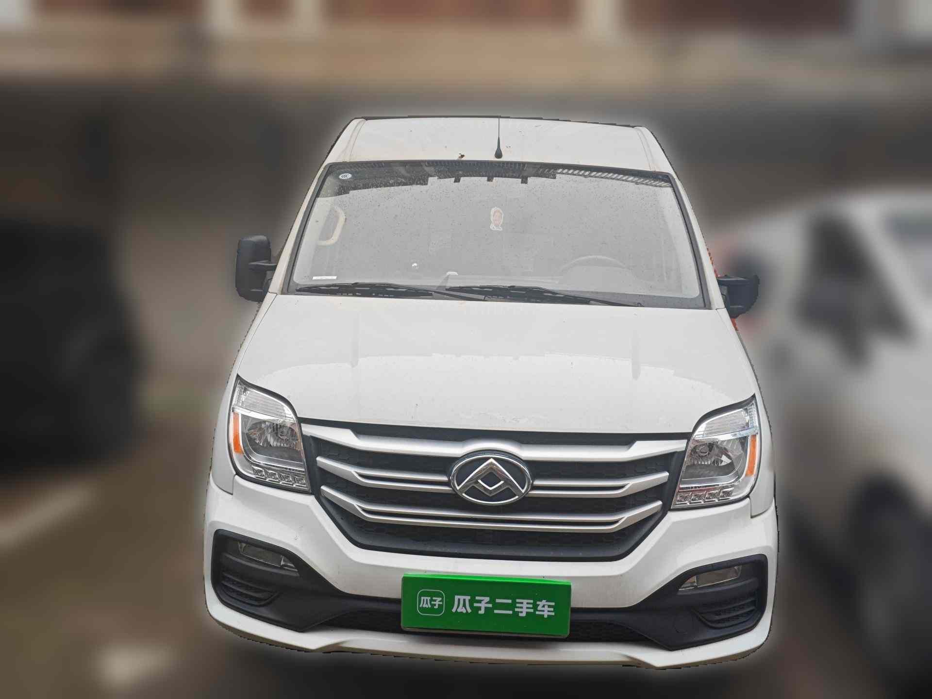上汽大通MAXUS 新途V80 2025款 超值版傲运通 2.0T 手动长轴中顶127Ps 6/7/9座(1)