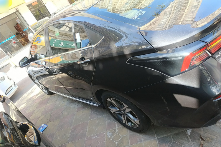 奇瑞 艾瑞泽5 PLUS 2021款 小AI 1.5T CVT享PLUS车身外观4