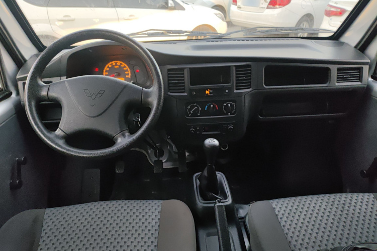 五菱汽车 五菱之光 2023款 1.5L 实用型 5/7座中控内饰12