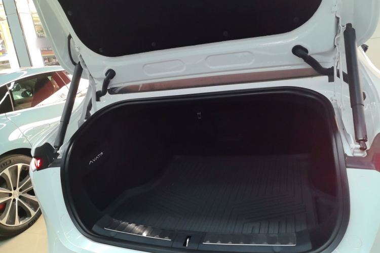 阿维塔11 2023款 鸿蒙 90度 后驱版机舱底盘23