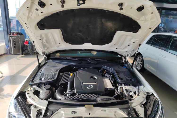 奔驰C级 2018款 C 200 L 运动版机舱底盘24