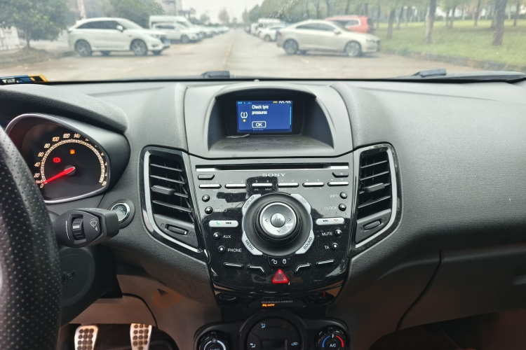 福特 嘉年华(进口) 2013款 1.6T ST中控内饰7007