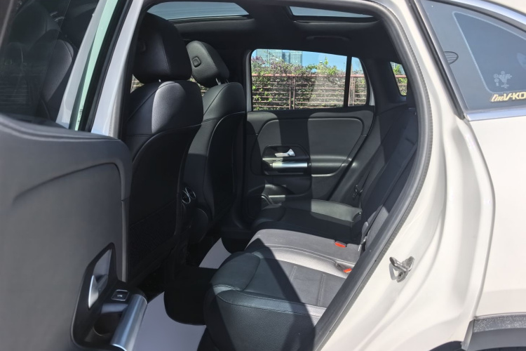 奔驰GLA 2023款 GLA 220中控内饰7002