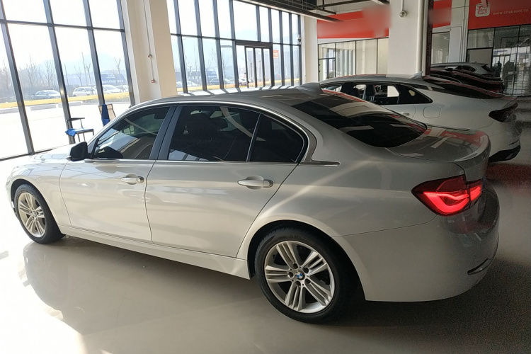 宝马3系 2016款 320Li 时尚型车身外观4