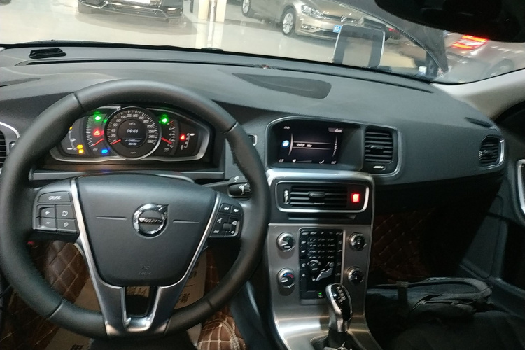 沃尔沃S60 2018款 S60L T3 智进进取版中控内饰12