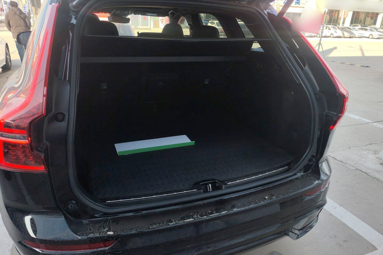 沃尔沃XC60新能源 2025款 插电式混动 长续航四驱智远极夜黑版机舱底盘23