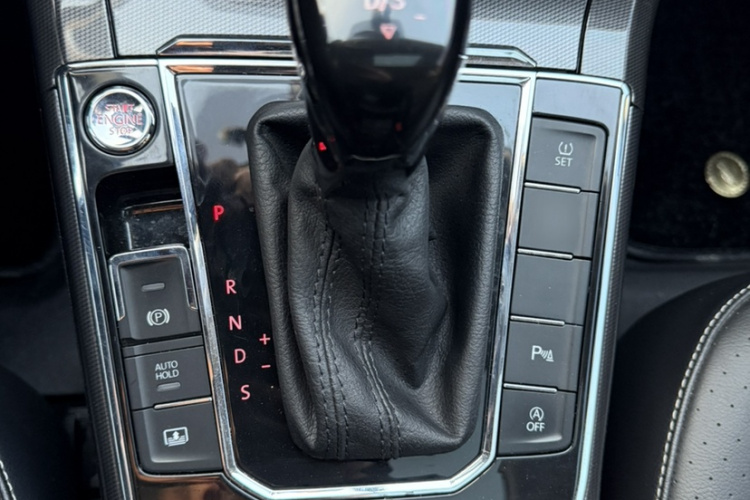 大众 帕萨特 2017款 330TSI DSG御尊版中控内饰7002