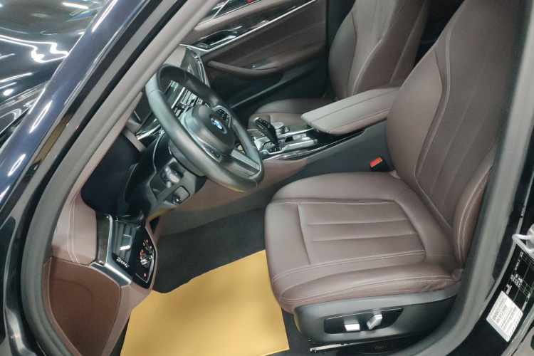 宝马5系 2020款 525Li M运动套装中控内饰19