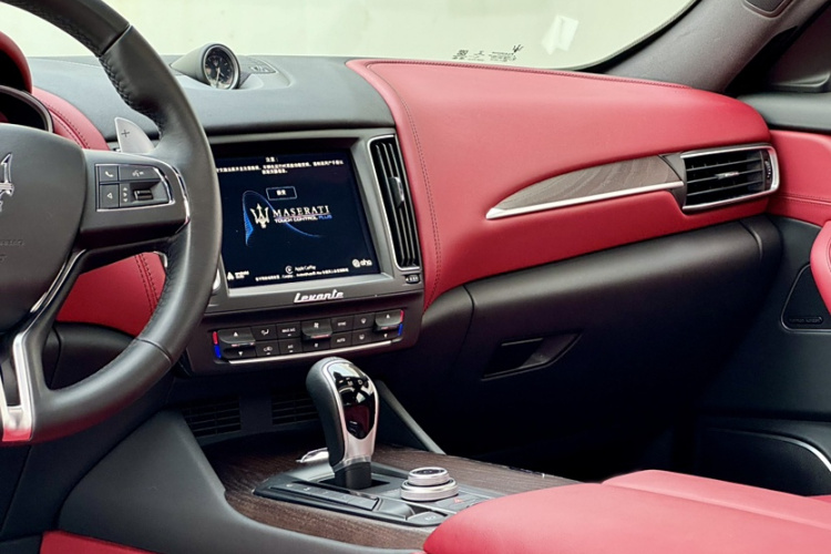 玛莎拉蒂 Levante 2018款 3.0T 豪华杰尼亚版中控内饰7011