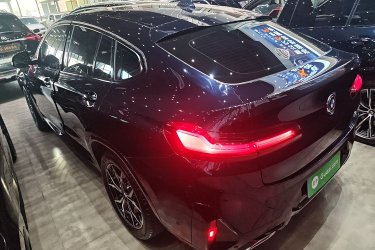 宝马X4 2022款 xDrive 25i M运动套装车身外观4