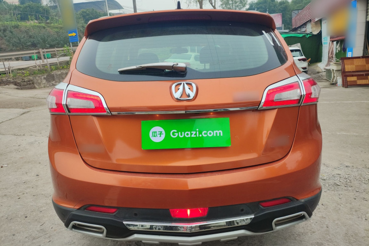 北汽威旺S50 2016款 1.5T CVT乐动尊享型车身外观6