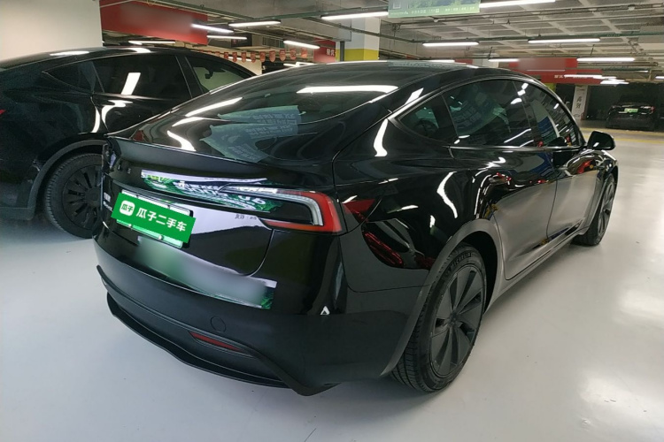 特斯拉 Model 3 2023款 后轮驱动版车身外观7