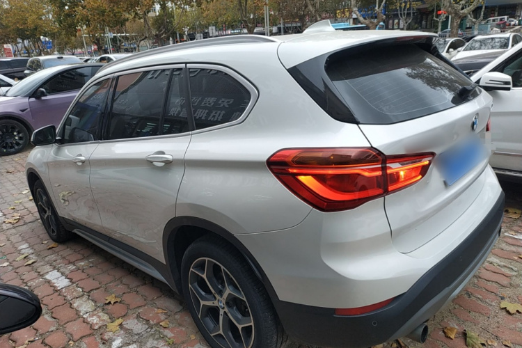宝马X1 2018款 xDrive20Li 豪华型车身外观4