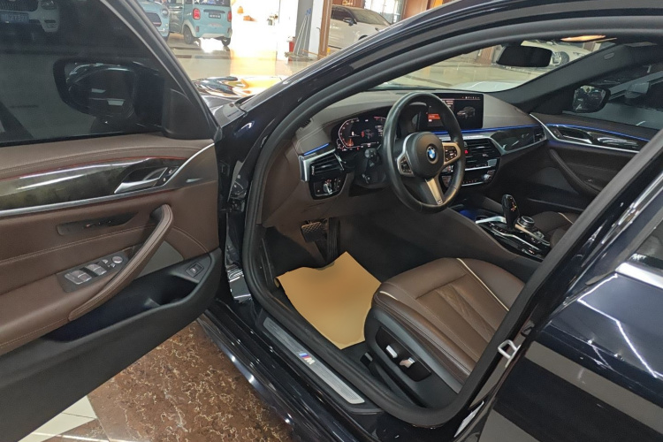 宝马5系 2022款 改款 525Li M运动套装中控内饰20