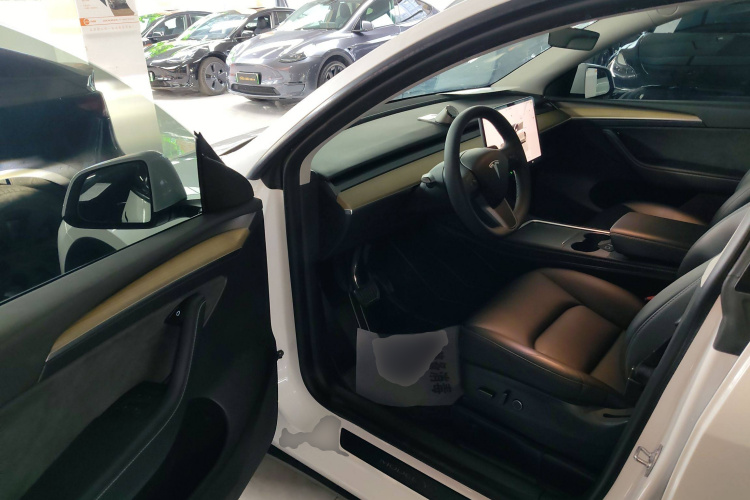 特斯拉 Model Y 2022款 改款 长续航全轮驱动版中控内饰20