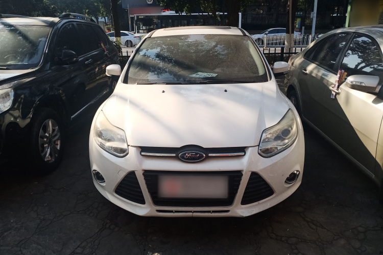 福特 福克斯 2012款 三厢 1.6L 自动风尚型车身外观2