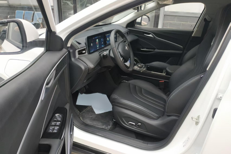 哪吒汽车 2022款 哪吒U-Ⅱ 610 三元锂中控内饰7003