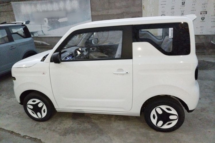 吉利银河 熊猫 2025款 210km 元气熊车身外观4