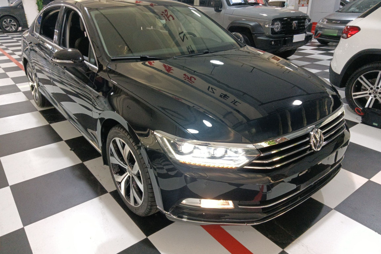 大众 迈腾 2019款 330TSI DSG 尊贵型 国V车身外观3