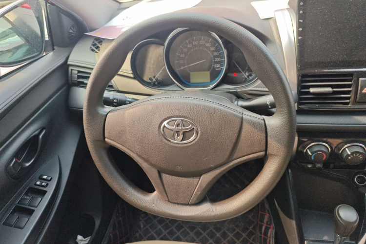 丰田 威驰 2014款 1.5L 自动智臻版中控内饰13