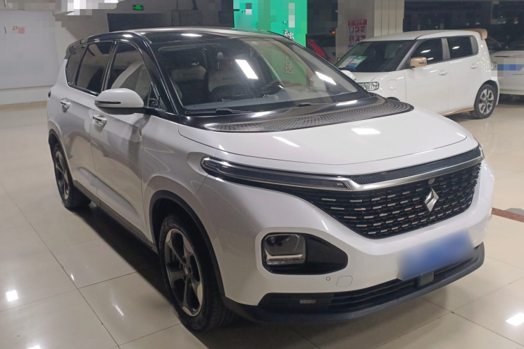 宝骏RM-5 2019款 1.5T CVT 24小时在线豪华型 6座车身外观3